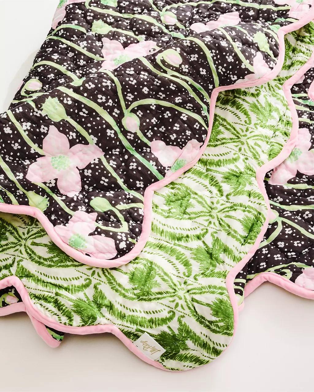 Lilly Pulitzer - Reversible Throw Blanket - Onyx